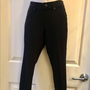 🍀Hue Black Jeggings. Size Small